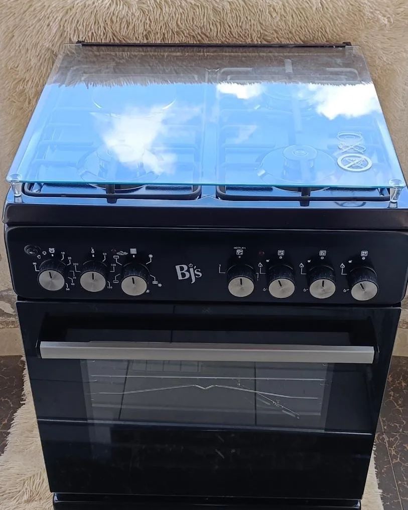 BJs Standing Cooker 3 gas 1 electric 60 × 60