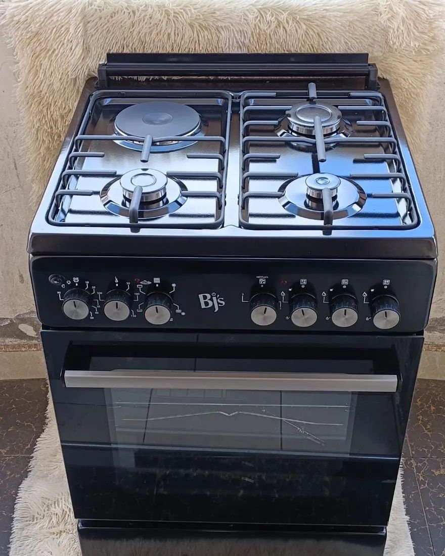 BJs Standing Cooker 3 gas 1 electric 60 × 60