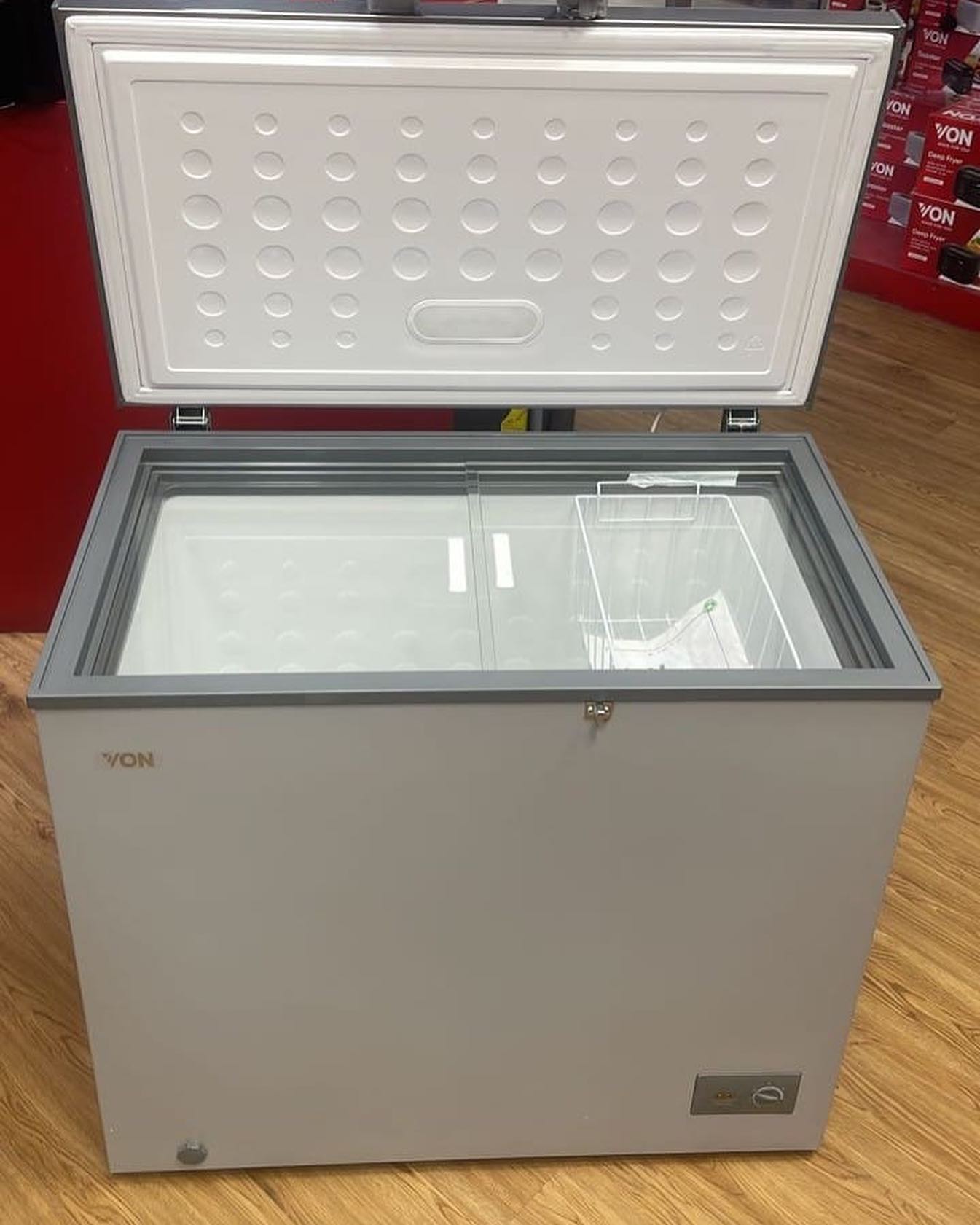 VON HOTPOINT SHOWCASE FREEZER 200L(HCFH260SS/VAFC26DUS)